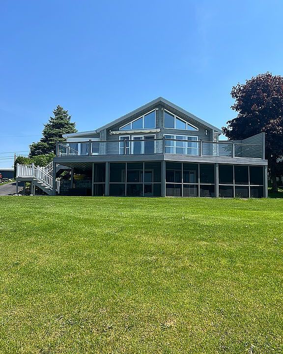 1st image of 320 Crescent Dr