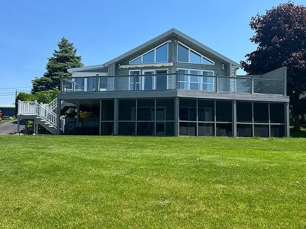 320 Crescent Dr, Massena, NY 13662