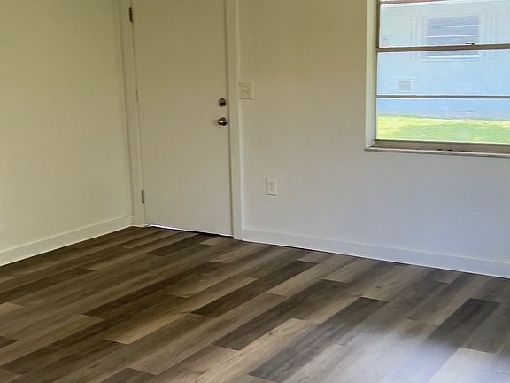 3rd image of 529 20th St W #F