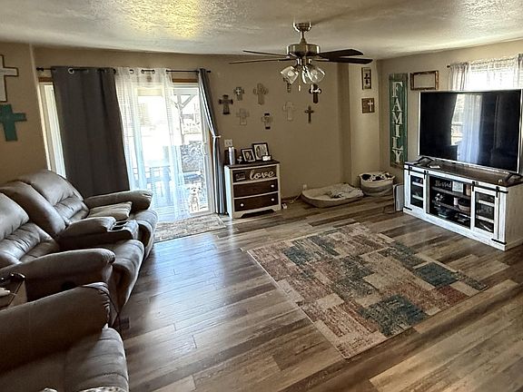 5th image of 426 Deuel St