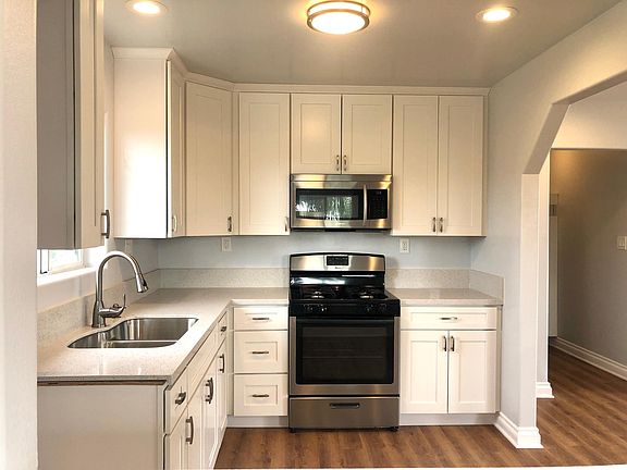 3rd image of 958 W Summerland Ave