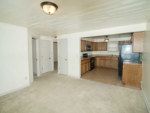 3rd image of 5721 E Grand Ave