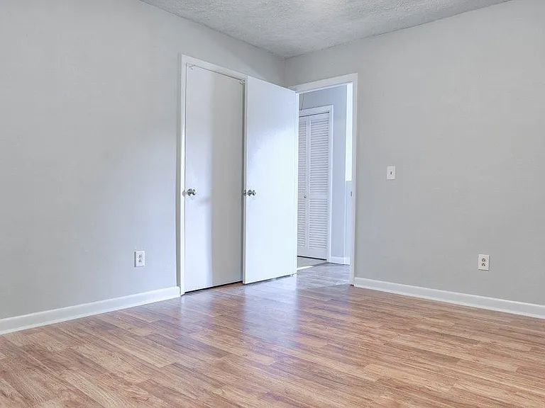 212 Jay Dr — Photo 6