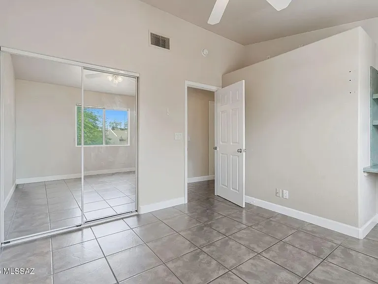 2862 N Tyndall Ave #2 — Photo 11