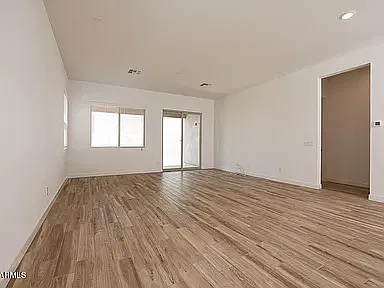 4 bed, 2215 sqft, $2,595 — Photo 2