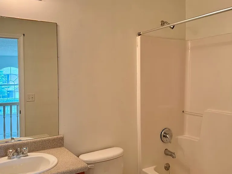 95 Woburn St — Photo 28