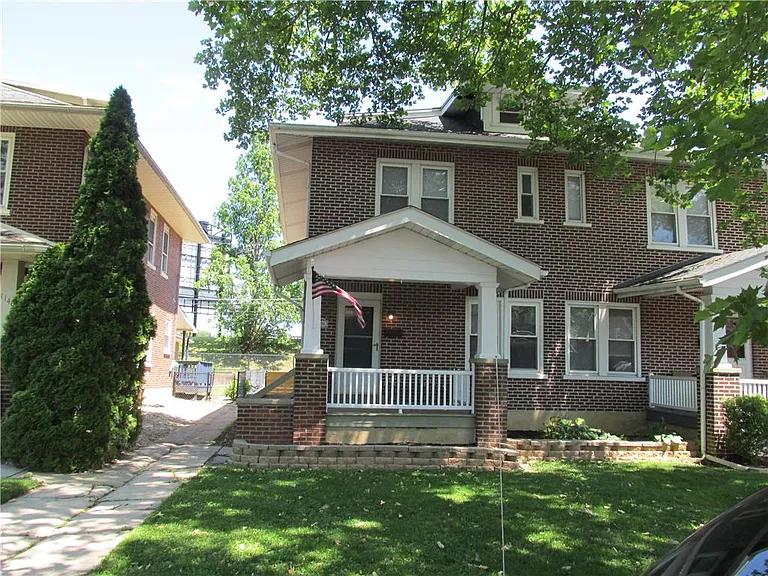 1136 N New St — Photo 1