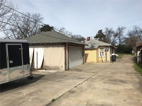 3rd image of 1114 Newport Ave