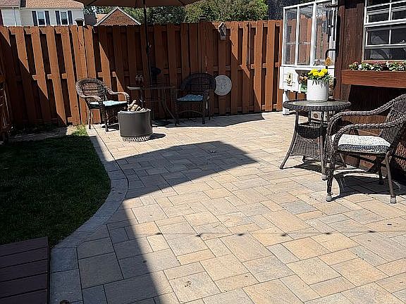 4th image of 301 Middle Oaks Dr