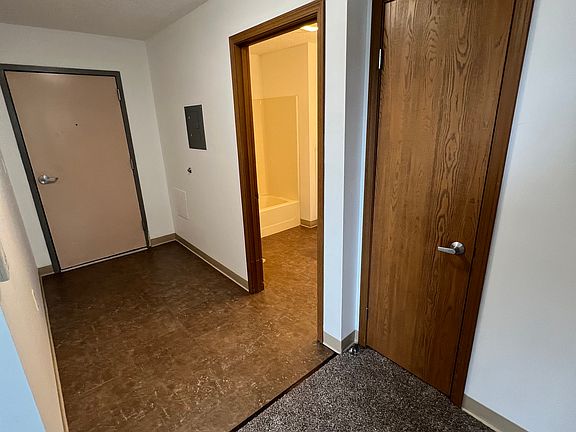 2nd image of 617 W Elm St #10