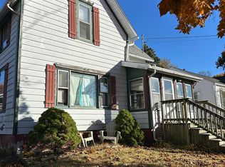 804 N 4th St, Savanna, IL 61074