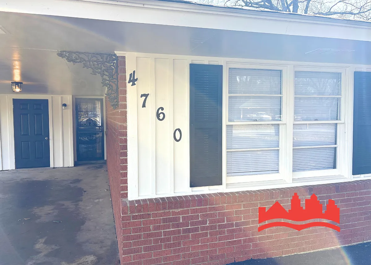 Building Photo - 4760 Woodridge Dr