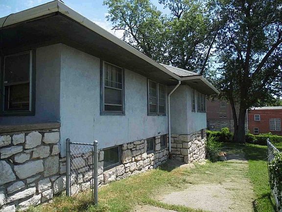 3rd image of 107 Chelsea Ave