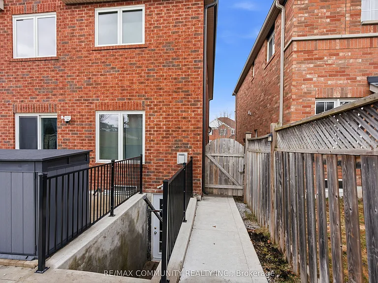 39 Carter Bennett Dr #LOWER — Photo 3