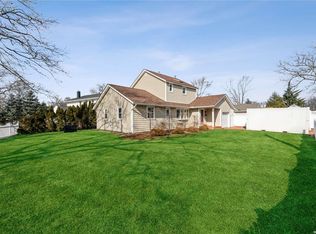 44 Dolores Dr, Valley Stream, NY 11581