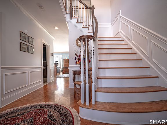 5th image of 109 Long Meadow Hill Road