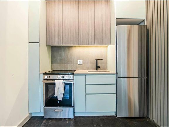 4th image of 227 Winthrop St #3