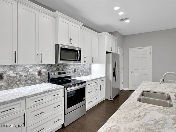 5th image of 11251 CAMPFIELD Drive #4209