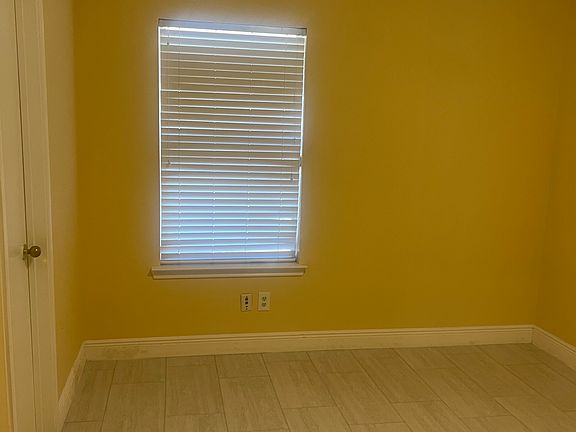 5th image of 1508 Horncastle St