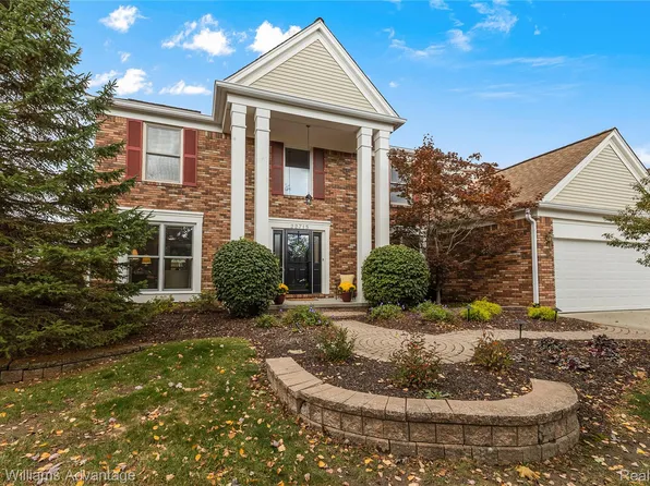 22715 Waycroft Dr, Novi, MI 48375