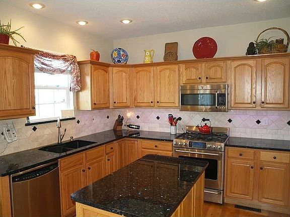 3rd image of 4130 Willowbrook Dr