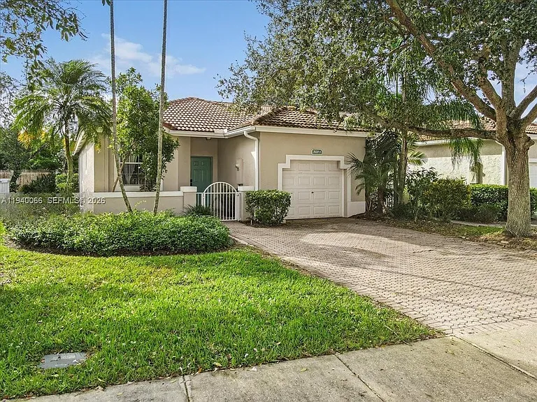 7620 S Aragon Blvd — Photo 1