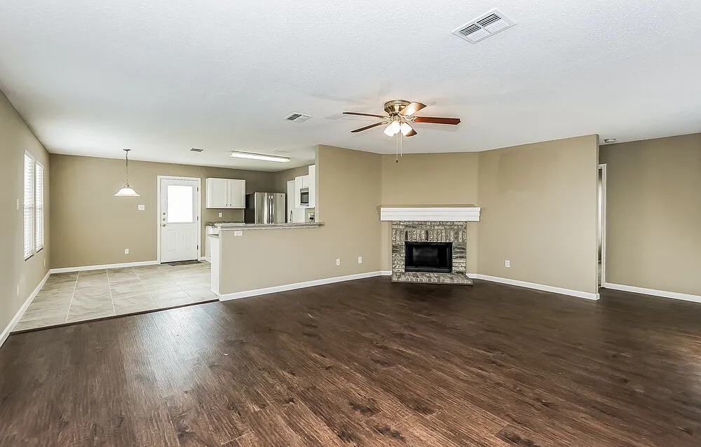 3 bed, 2.0 bath, 1653 sqft, $2,255 — Photo 4