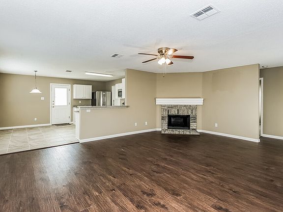 4th image of 3909 Fox Run Dr