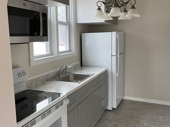 3rd image of 619 Thomas St #1