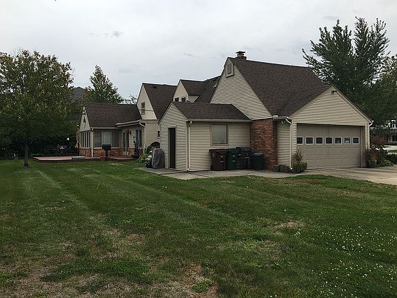 3rd image of 1376 Lochmoor Blvd