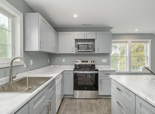 20 Philo Curtis Rd #B, Sandy Hook, CT 06482