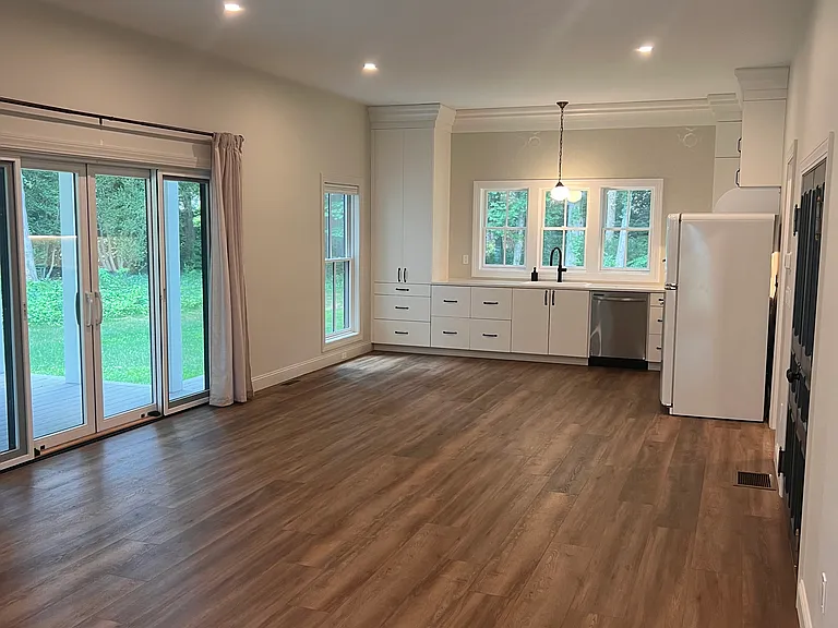 1748 South Rd — Photo 8