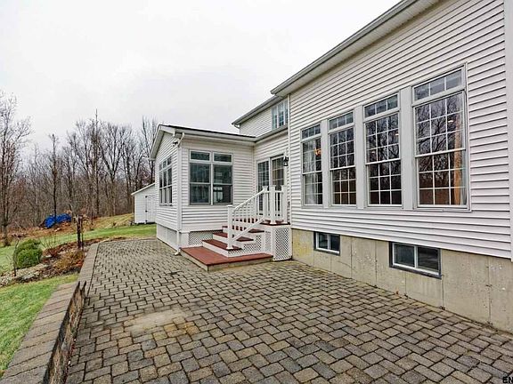 4th image of 22 Heritage Ct