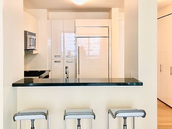 4th image of 4630 Center Blvd APT 1102