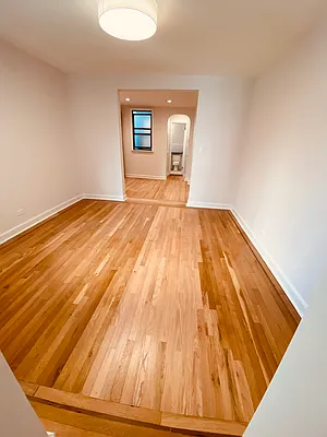 Rented by Metropolis Real Estate of Manhattan | media 17