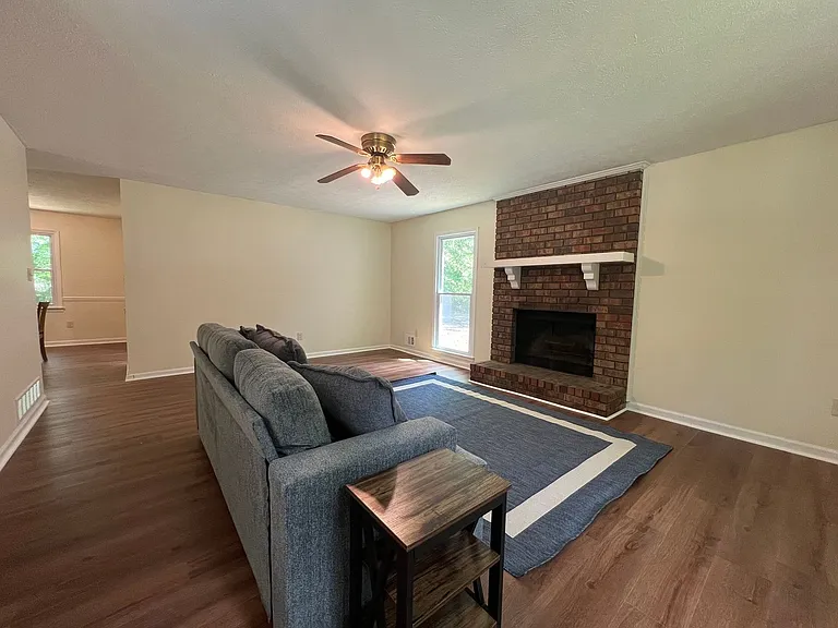 2410 Hillboro Cir SW — Photo 7