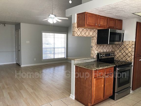 4th image of 6811 Castleview Ln