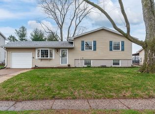 402 W Sheridan Dr, Eldridge, IA