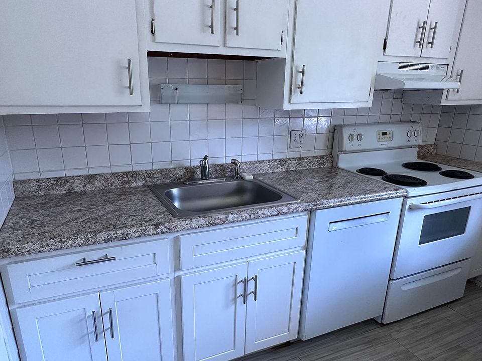 1st image of 10110 Chaucer Ave #C