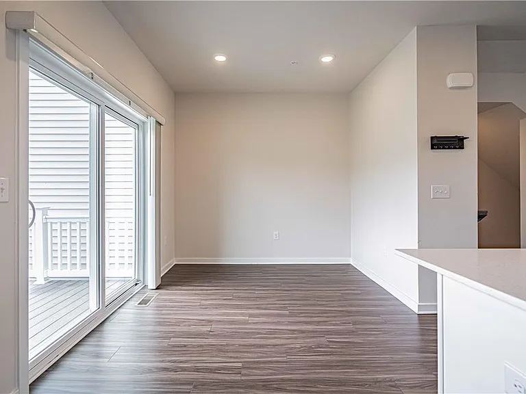 7640 Clayton Ave — Photo 10