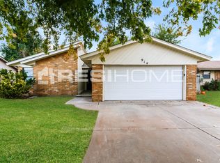 914 W Ridgecrest Way, Mustang, OK 73064