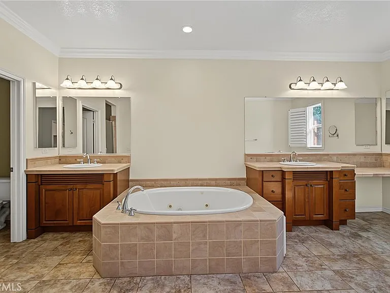1254 Duxbury Cir — Photo 37