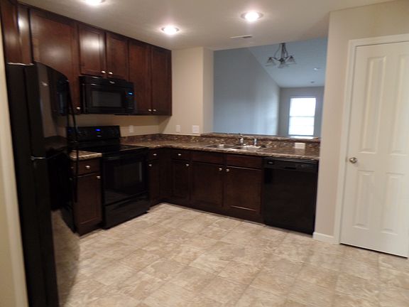 3rd image of 5508 Nottinghamshire Ln