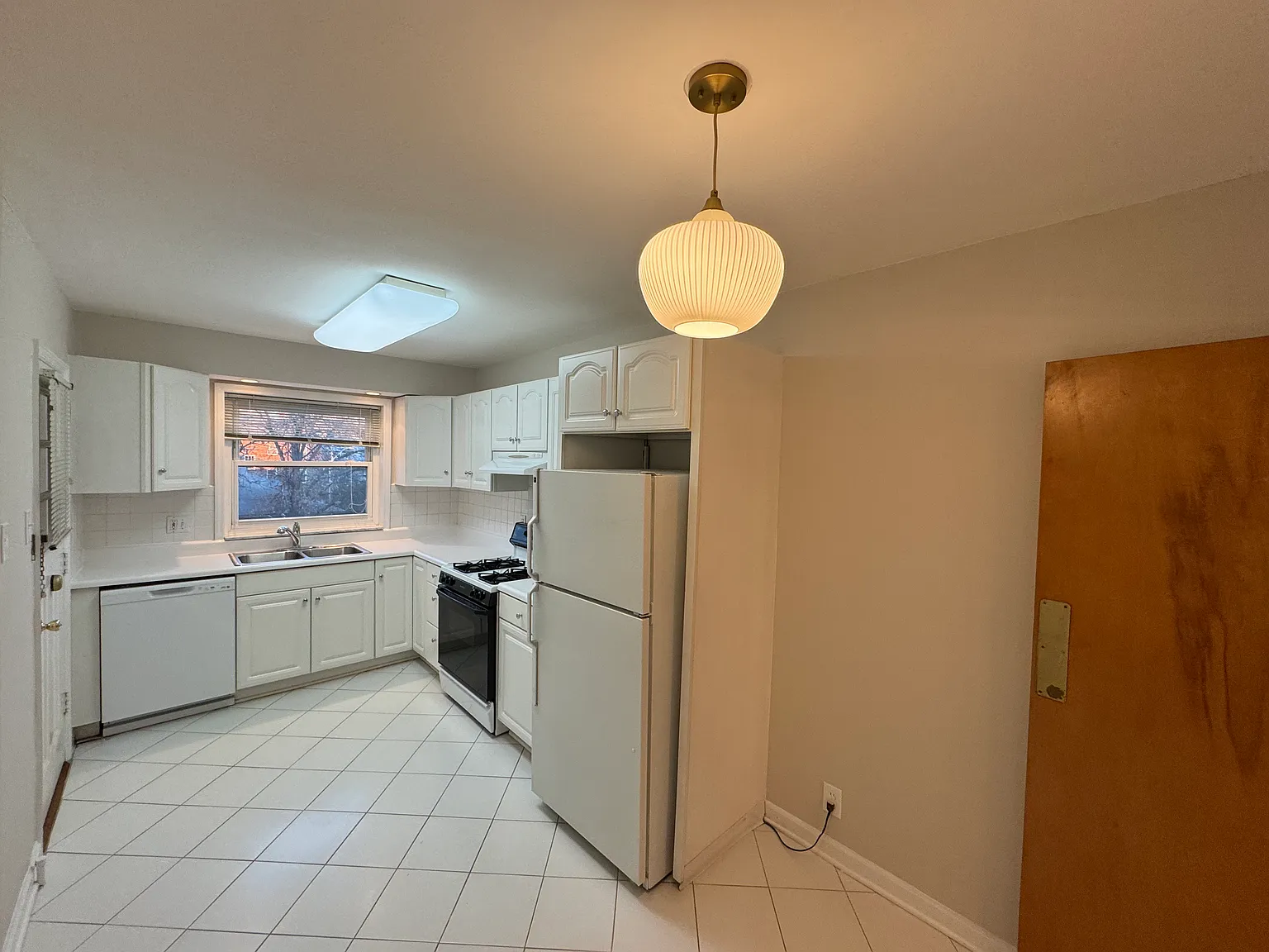 808 S Brentwood Blvd — Photo 4