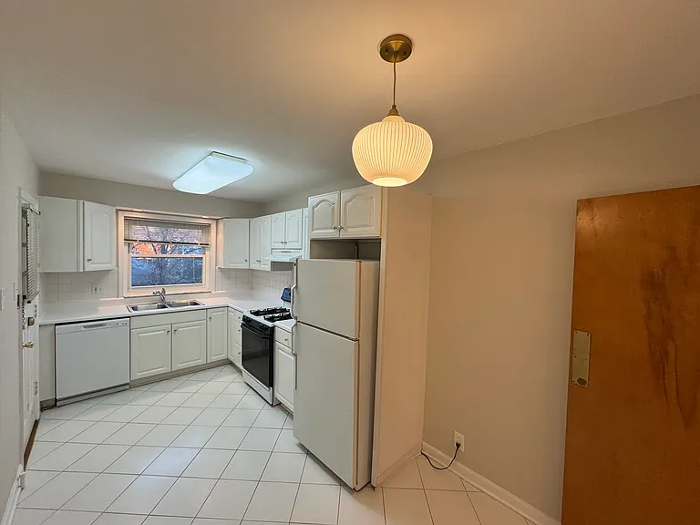808 S Brentwood Blvd #3B — Photo 4