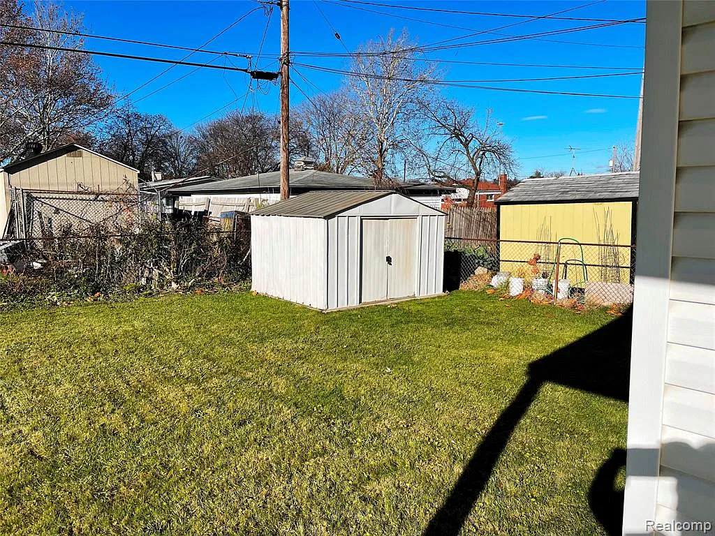 3 bed, 2.5 bath, 2039 sqft, $1,595 — Photo 4