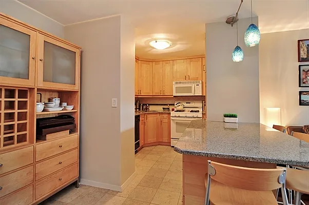 Sold by Citi Habitats | media 7