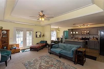 4 bed, 2.0 bath, 1946 sqft, $1,850 — Photo 4