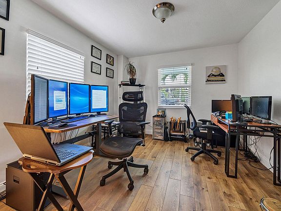 4th image of 421 W Ocean Ave