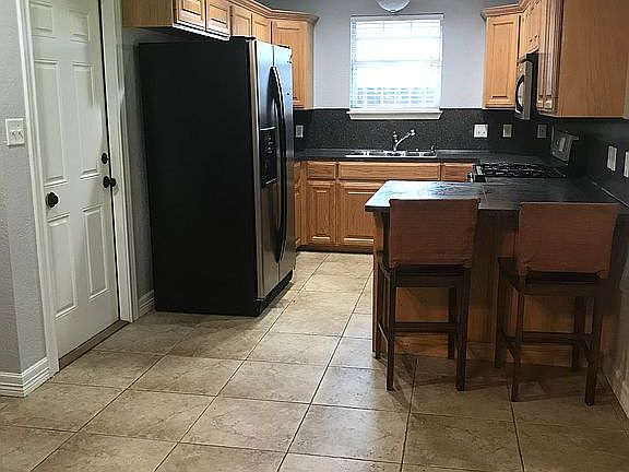 5th image of 623 S 10th St